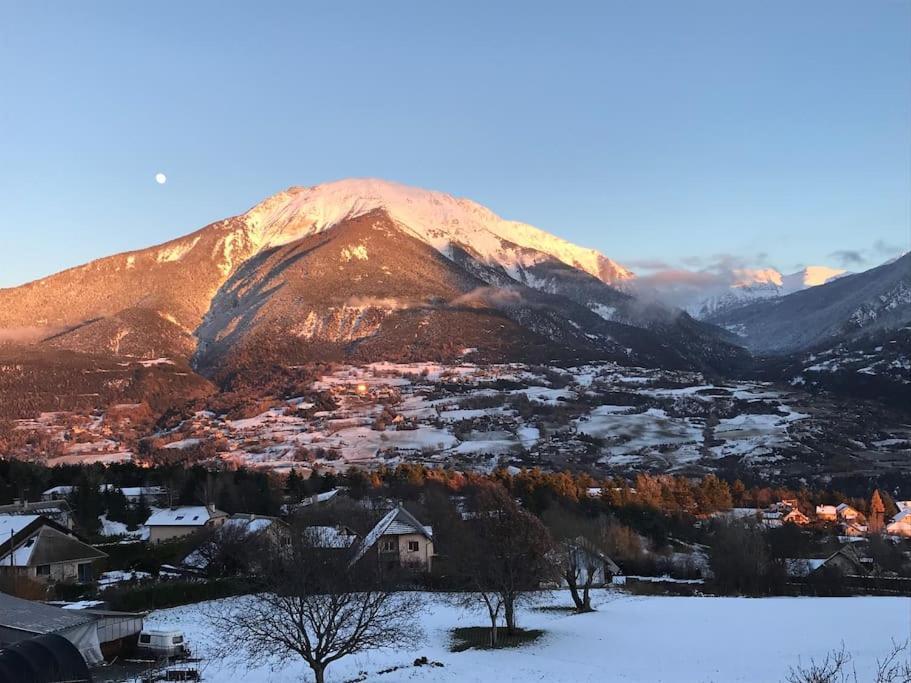 Gite Confort 15 Couchages, Vue Panoramique Montagne Hautes Alpes, Terrasses Embrun Esterno foto